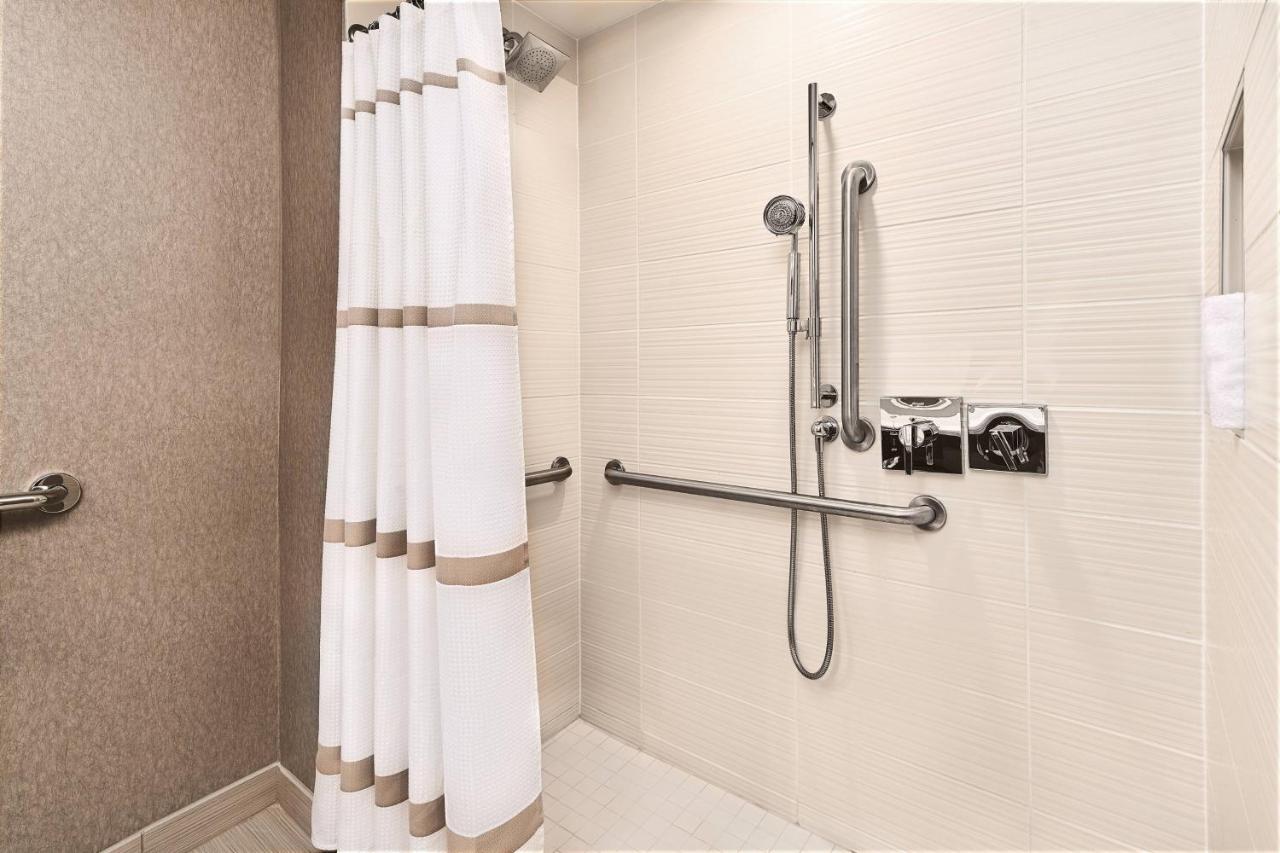 Hotel Cleveland Marriott East 3*